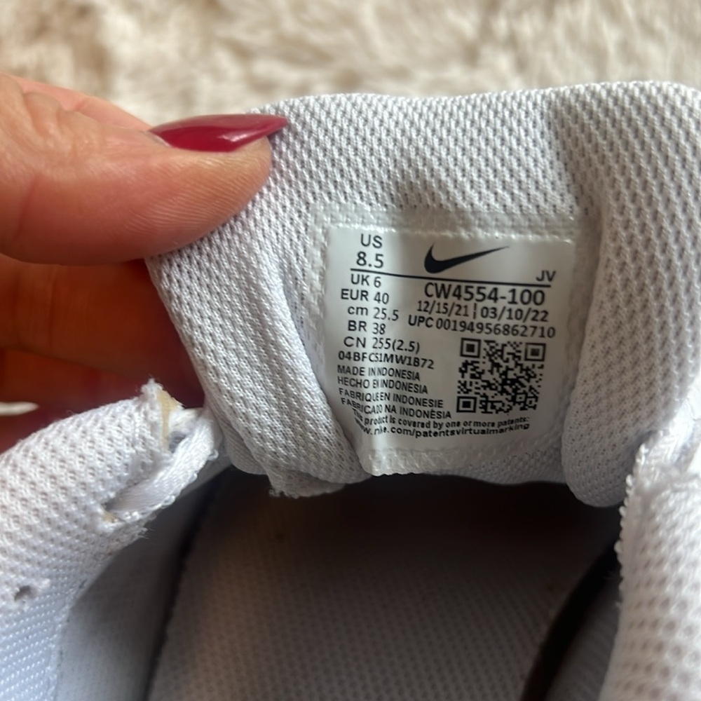 Nike Women's Air Max White and Gray Sneakers 8.5 - Picture 7 of 8
